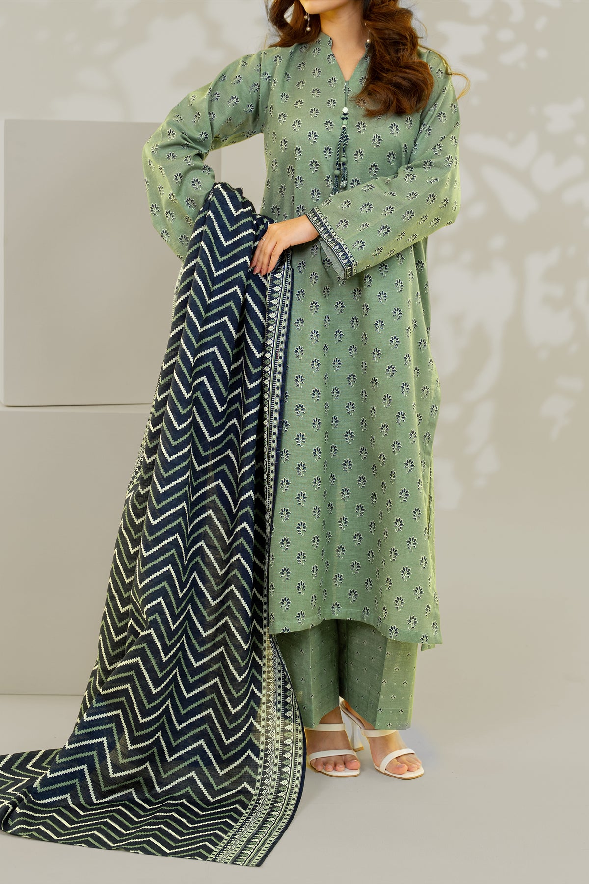 Unstitched 3Pc - Printed Khaddar Suit - 263014
