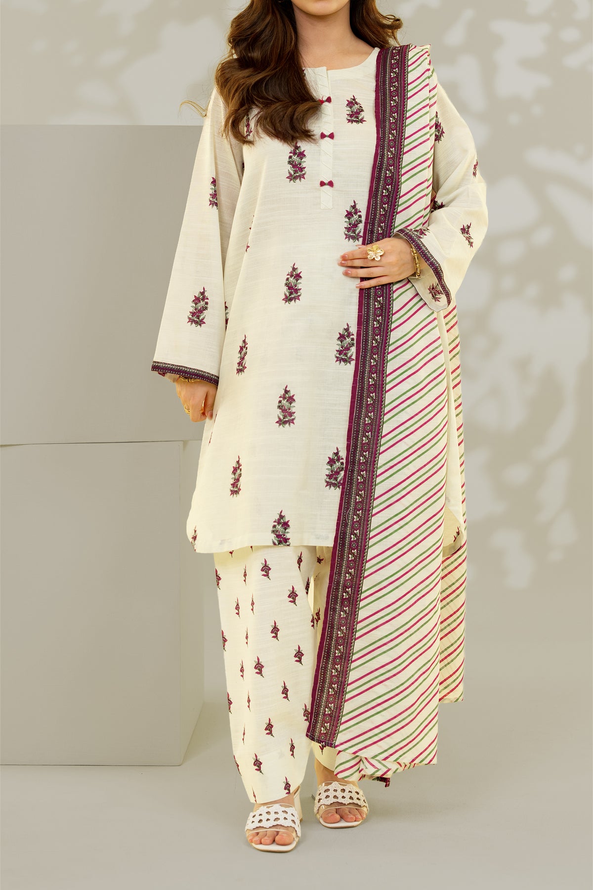 Unstitched 3Pc - Printed Khaddar Suit - 263008