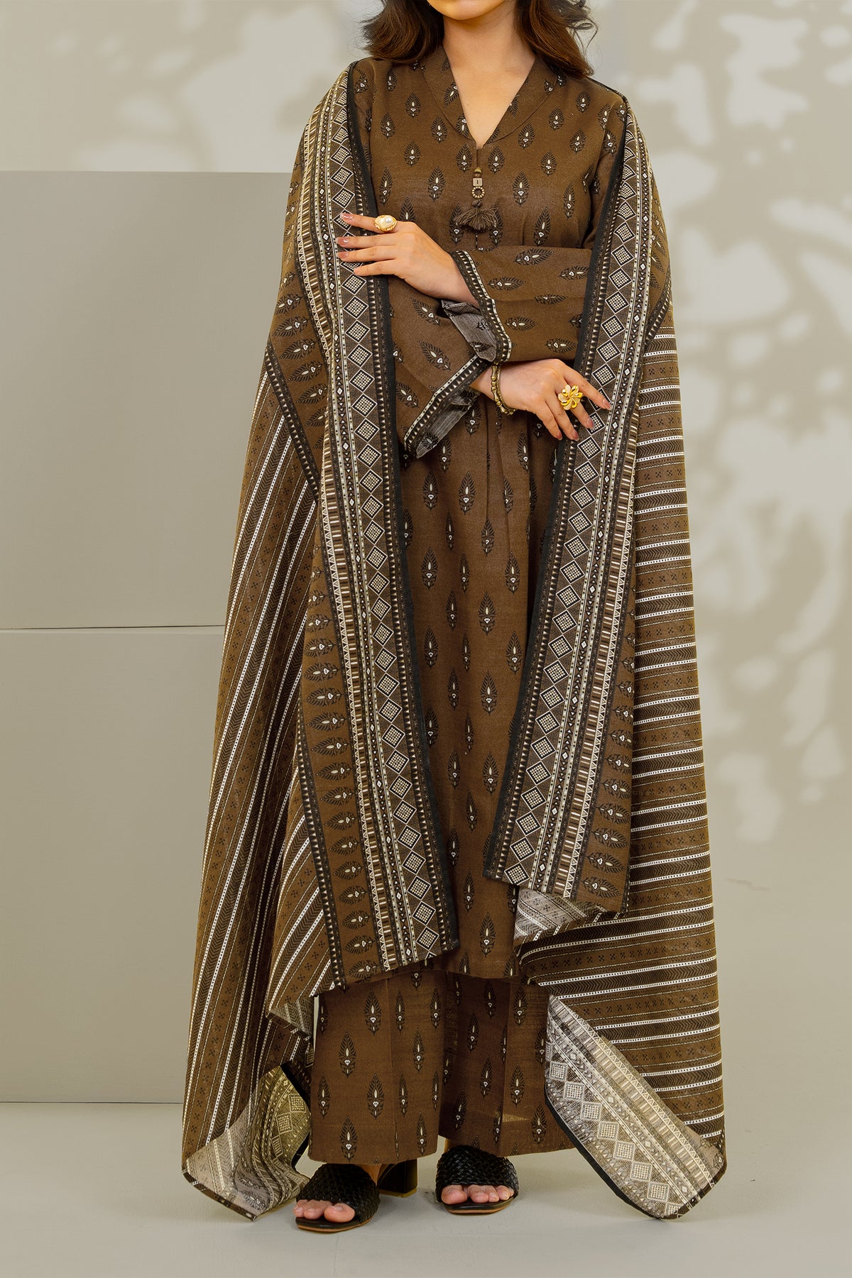 Unstitched 3Pc - Printed Khaddar Suit - 263004