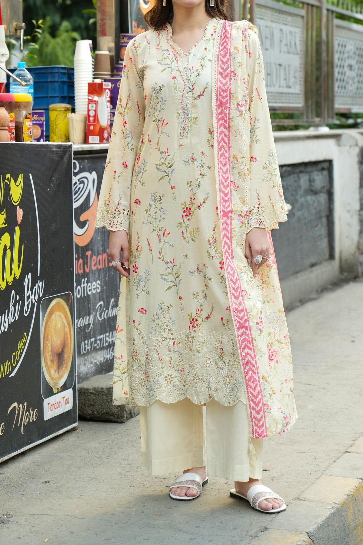 Unstitched 3Pc Printed Embroidered Lawn Suit - NUSLE3156