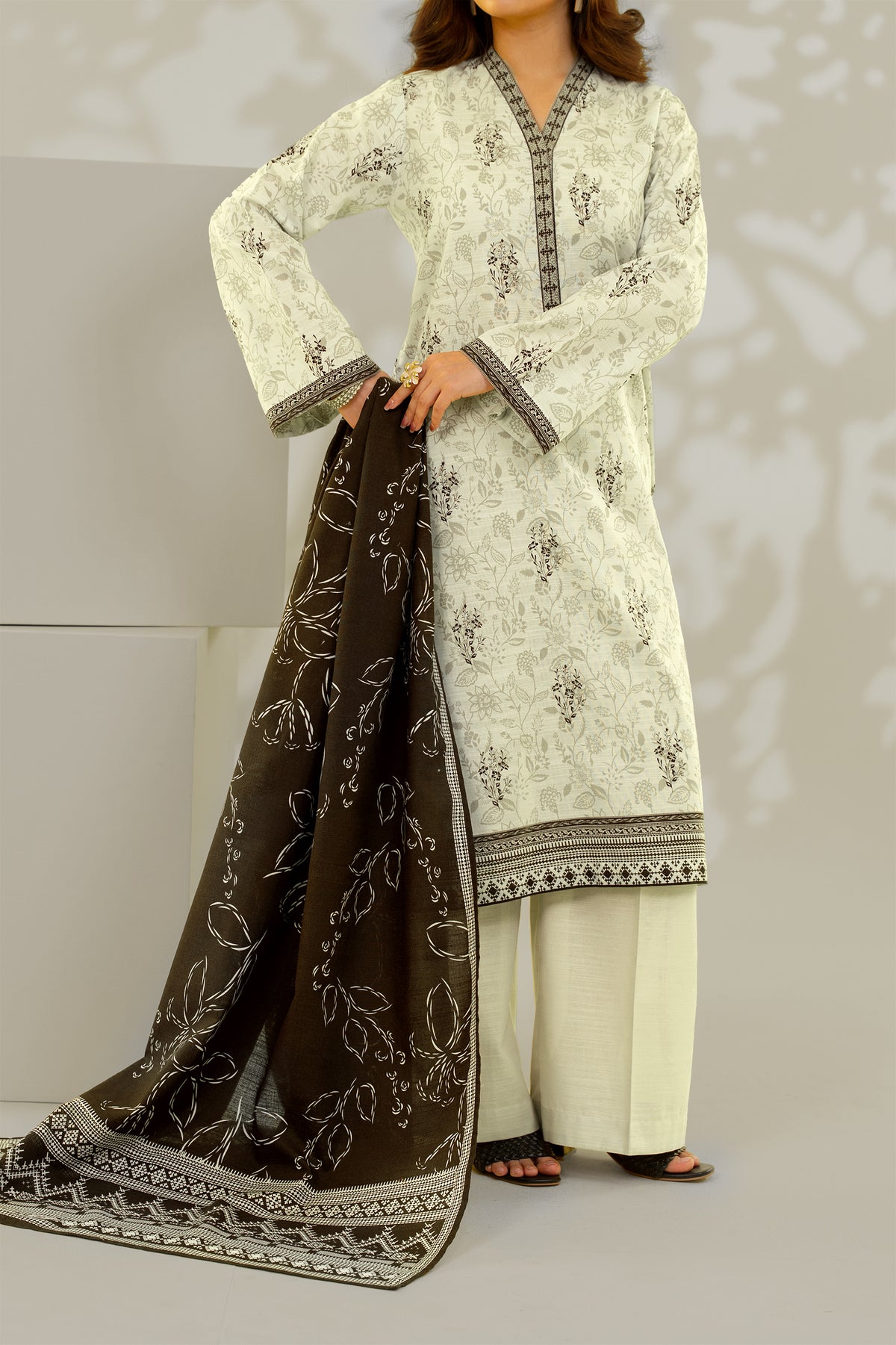 Unstitched 3Pc - Printed Khaddar Suit - 263005