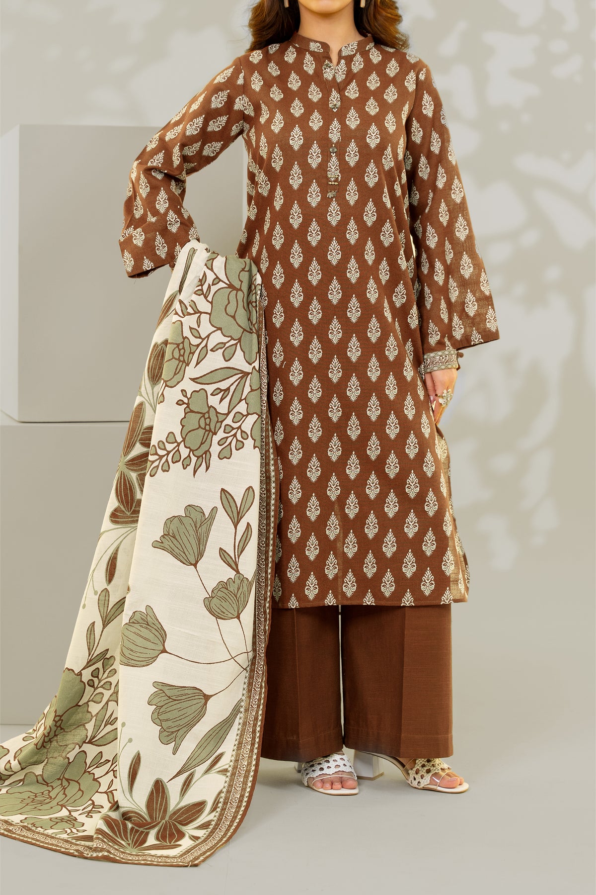 Unstitched 3Pc - Printed Khaddar Suit - 263012