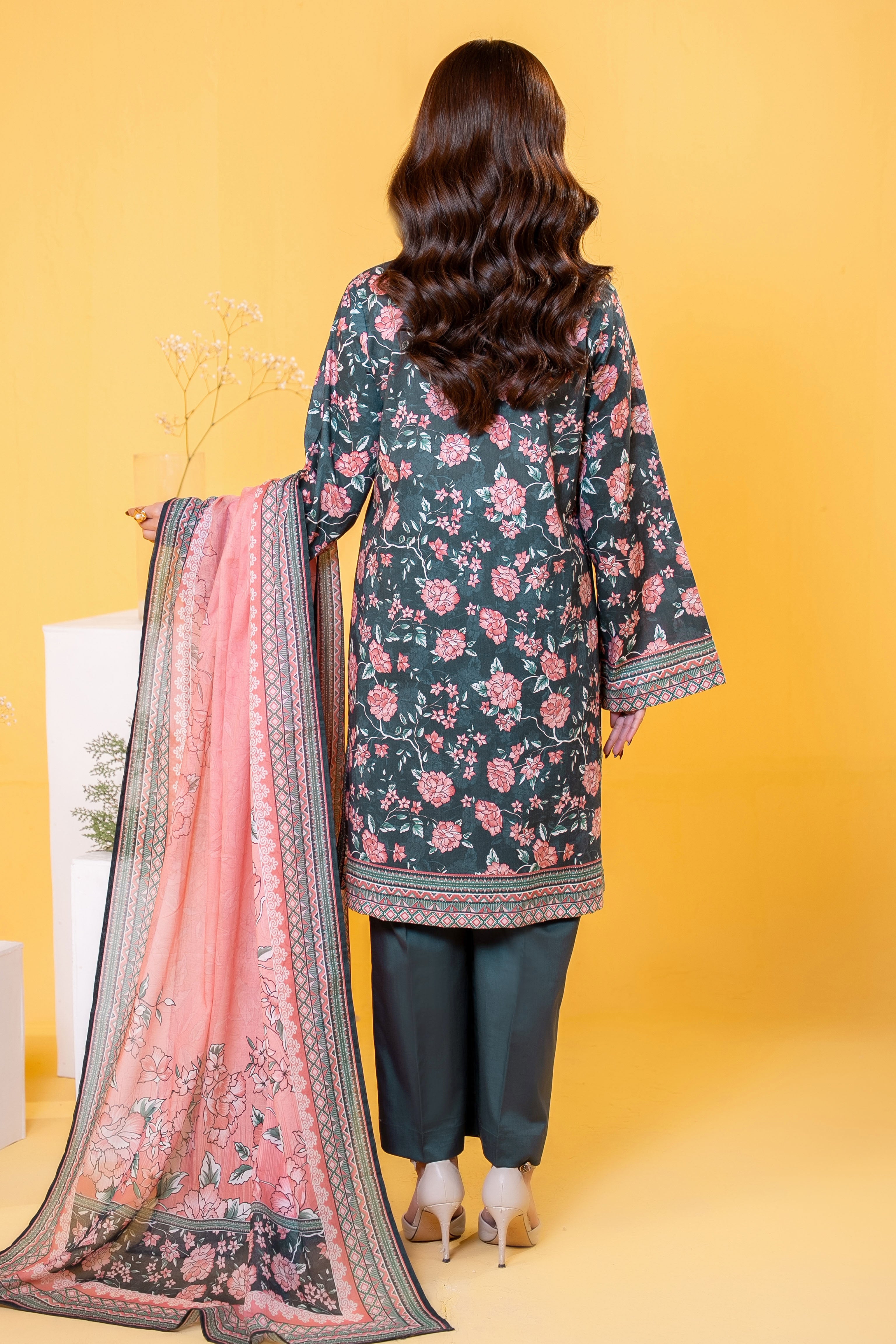 printed 3 piece lawn suit for women with lawn dupatta and cambric trouser
Printed lawn shirt fabric in grey color for ladies