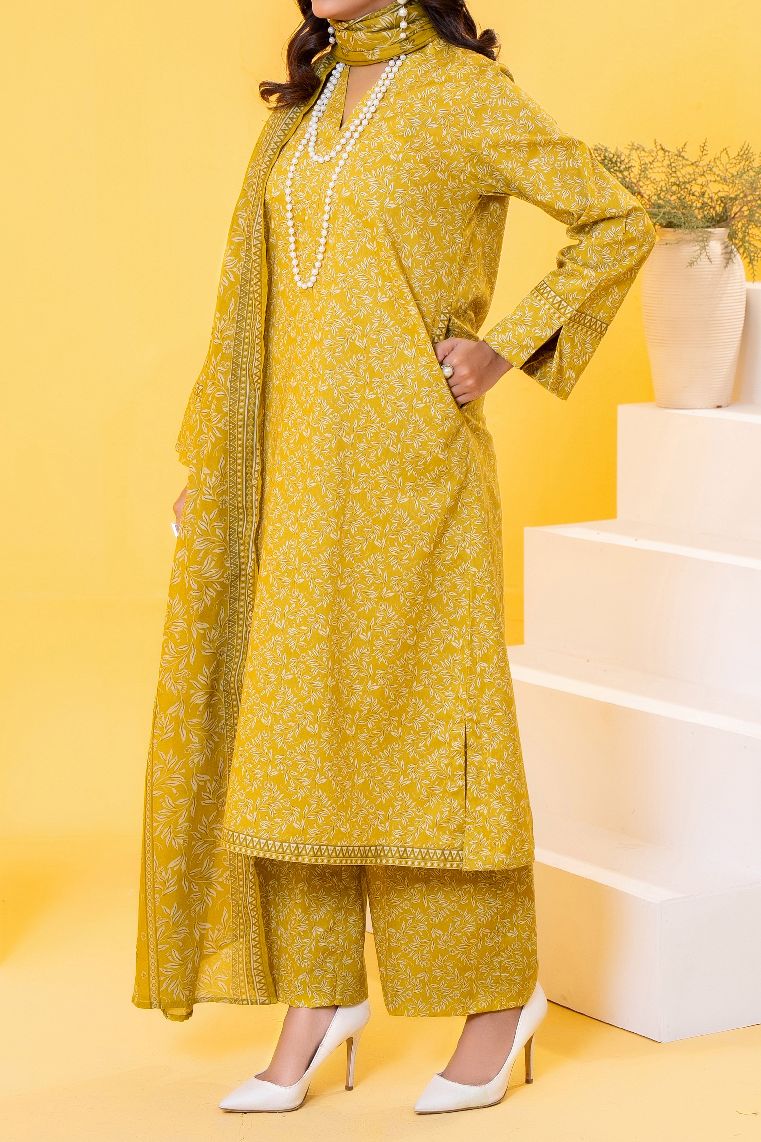 Yellow printed 3 piece lawn suit for women with lawn dupatta and cambric trouser
Printed lawn shirt fabric for ladies summer dress