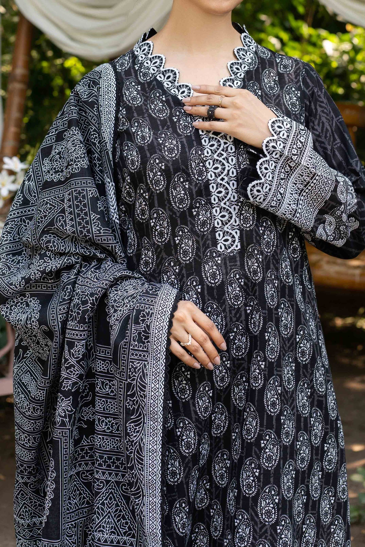 NUW3077 Digital Printed Khaddar Suit - 3 Piece