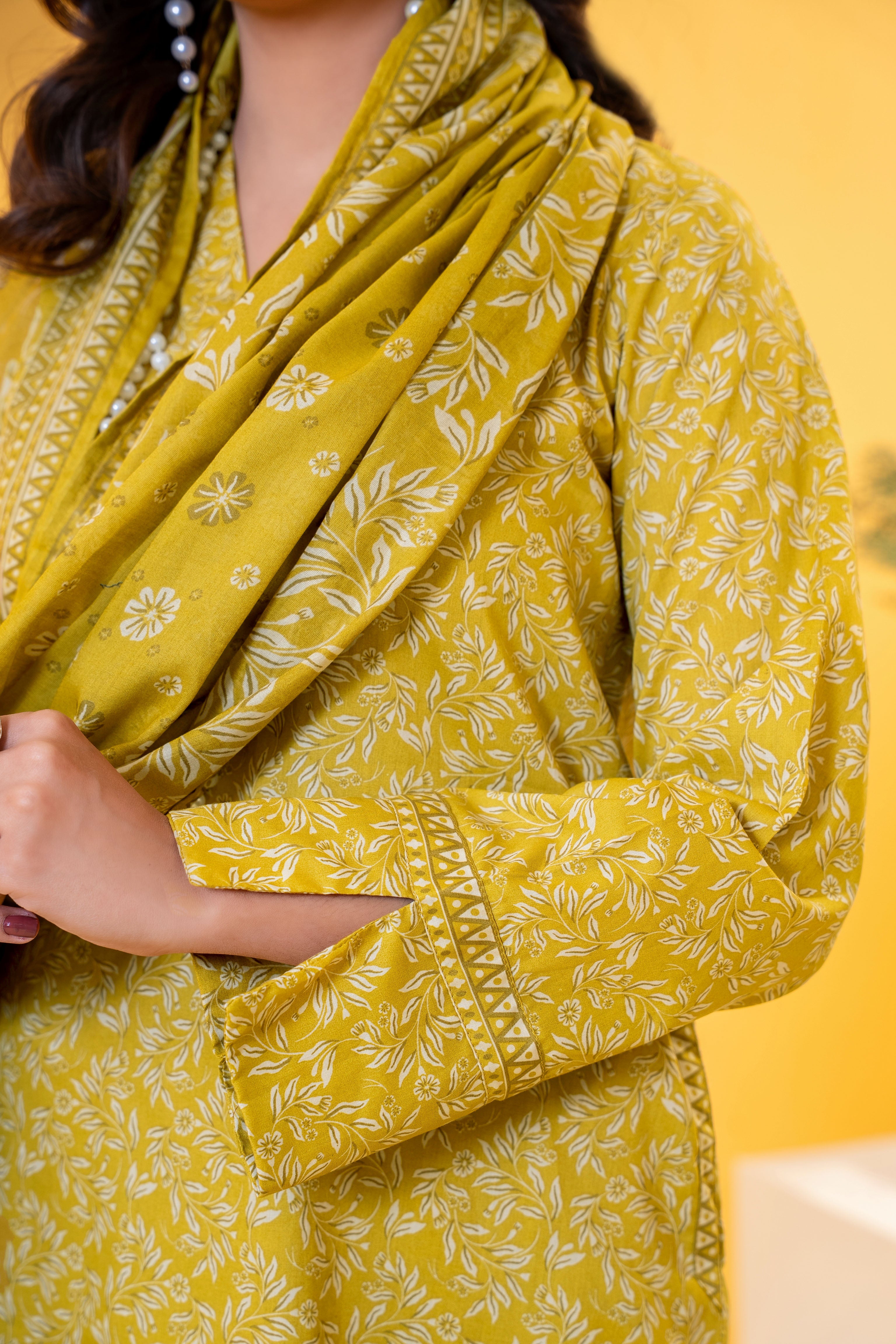 Yellow printed 3 piece lawn suit for women with lawn dupatta and cambric trouser
Printed lawn shirt fabric for ladies summer dress