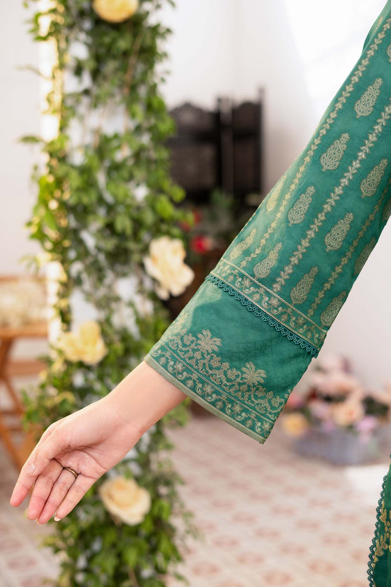 NPSJ3123 Lawn Jacquard - Stitched 3Pc